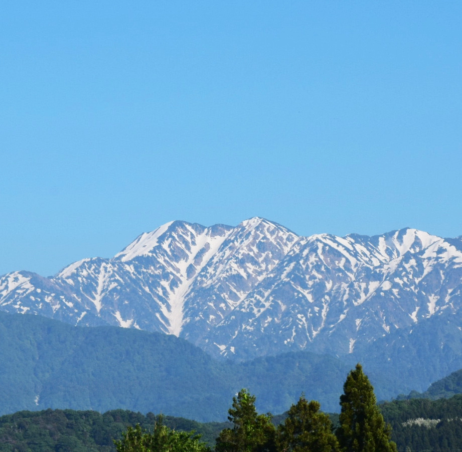 毛勝山（けかちやま）